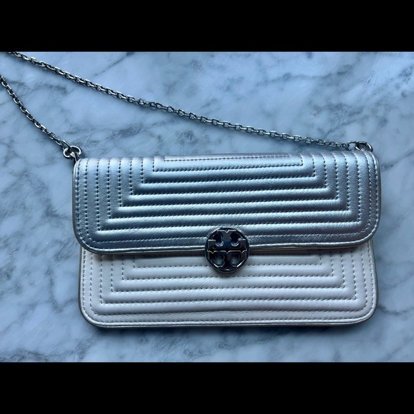 Tory Burch Chain White/Silver Leather Shoulder Bag - Picture 2 of 3